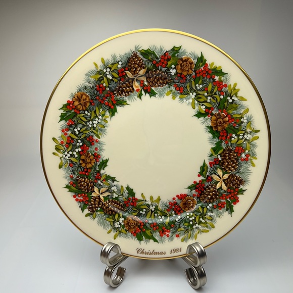 Lenox Colonial Christmas Wreath Series, Virginia, The First Colony Plate - Picture 5 of 11